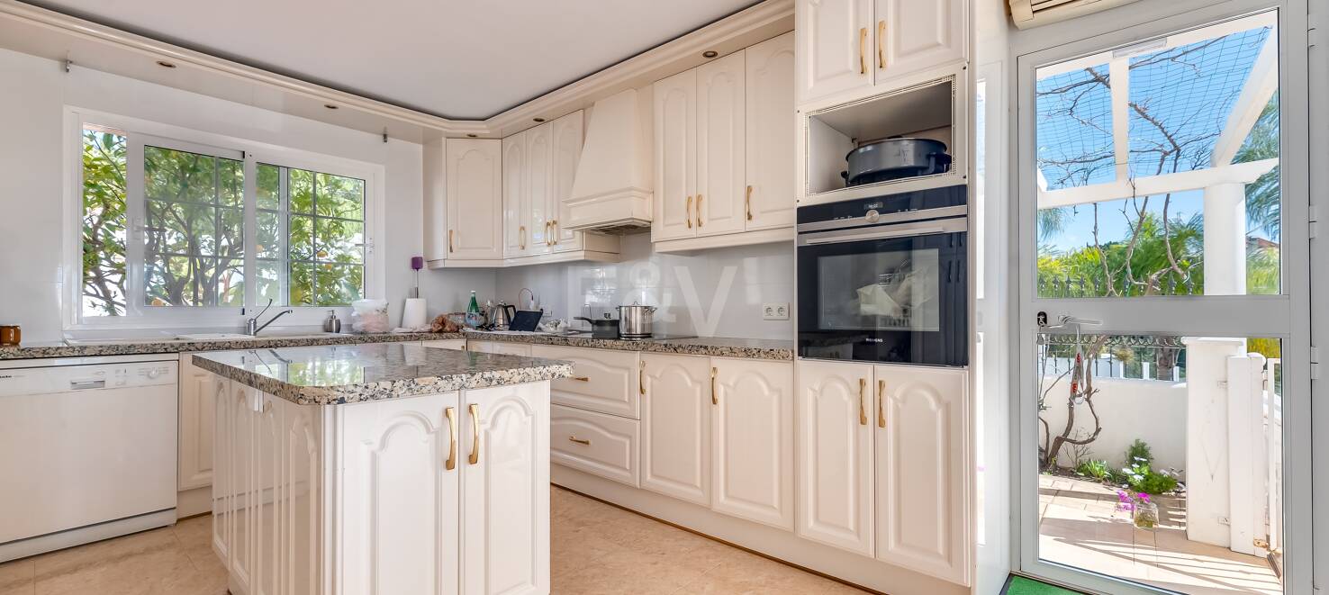 Villa with Sea Views in Elviria