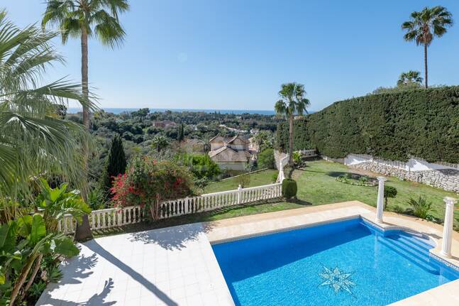 Villa with Sea Views in Elviria