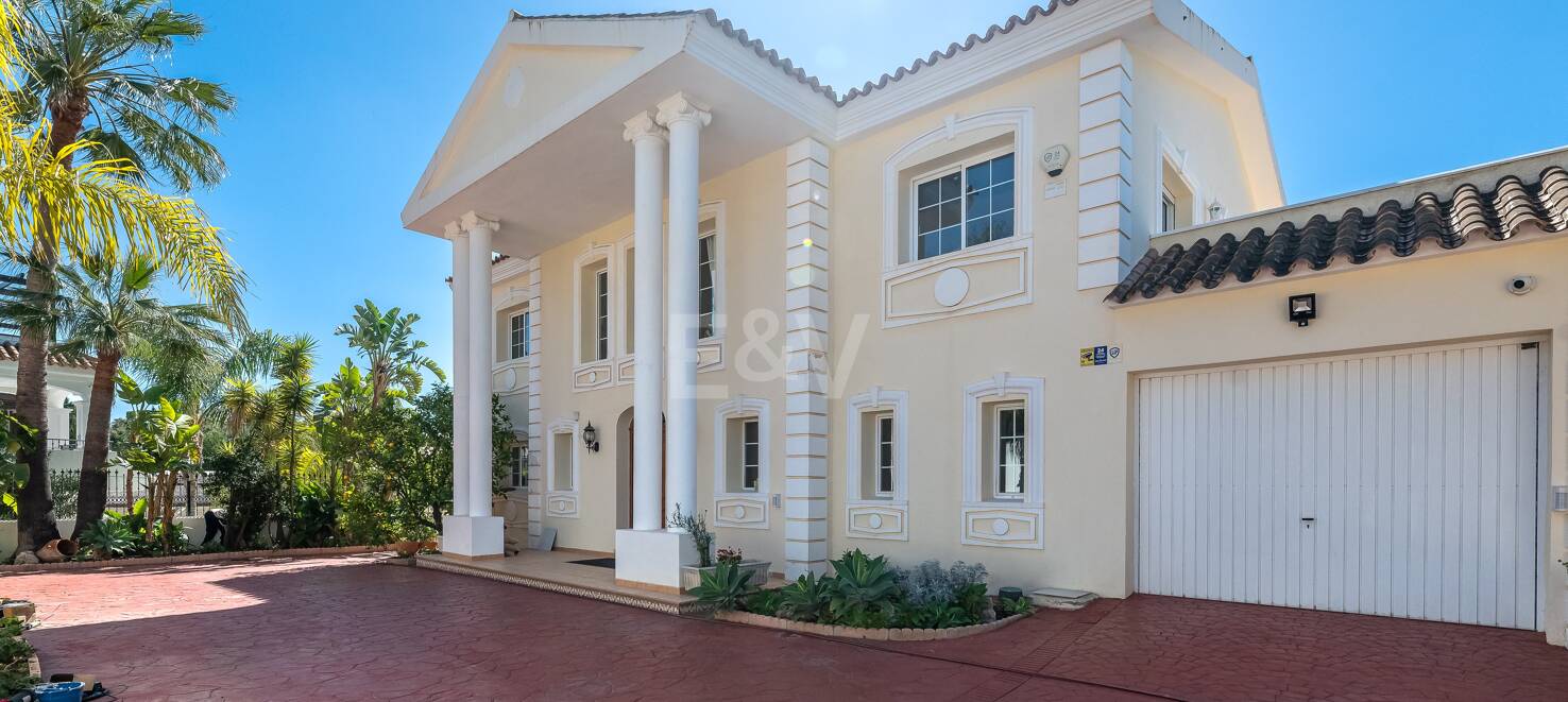 Villa with Sea Views in Elviria