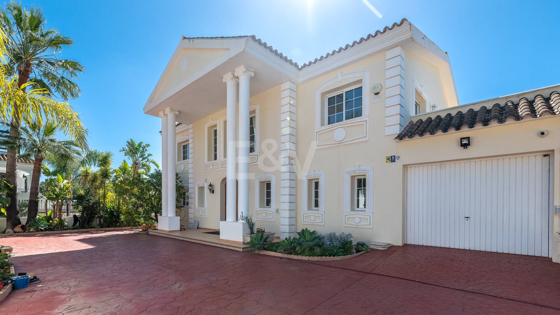 Villa with Sea Views in Elviria