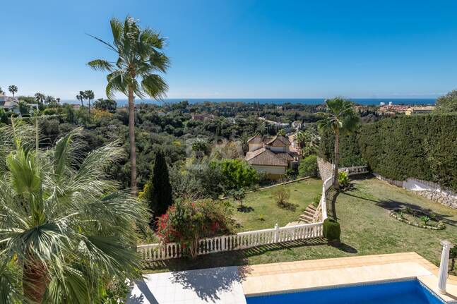Villa with Sea Views in Elviria