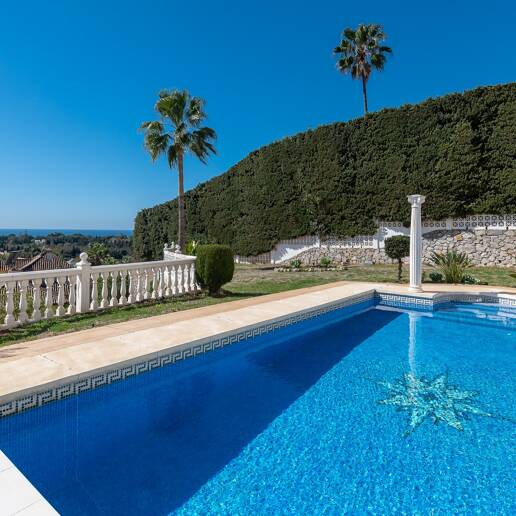 Villa med havsutsikt i Elviria