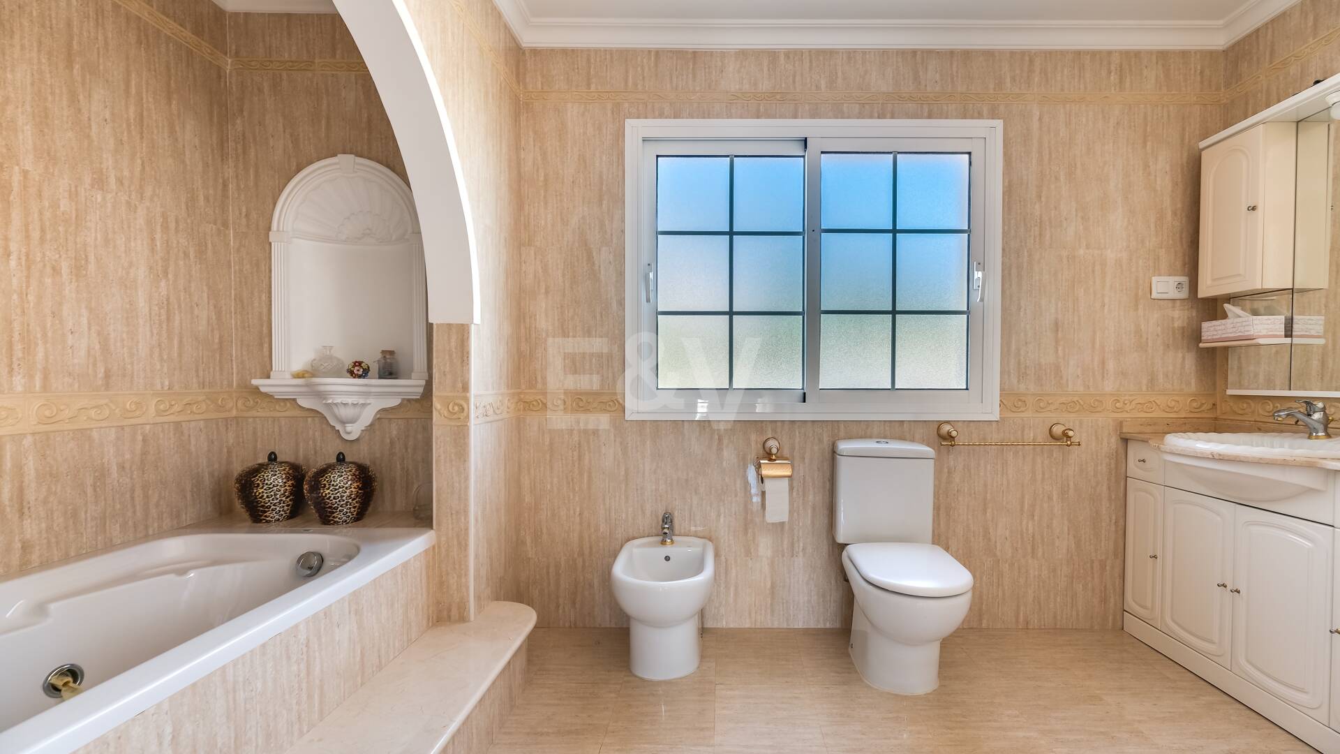 Villa with Sea Views in Elviria