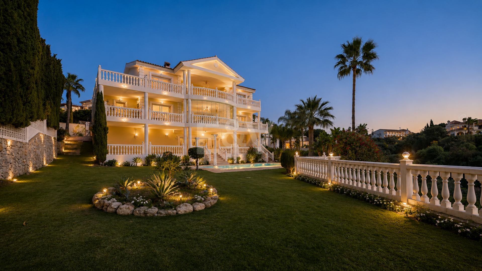 Villa med havsutsikt i Elviria