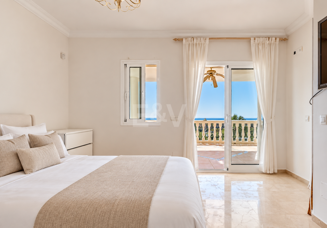 Villa med havsutsikt i Elviria