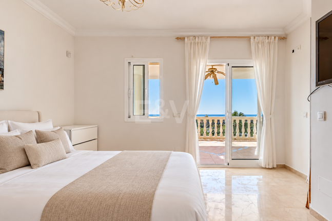 Villa med havsutsikt i Elviria