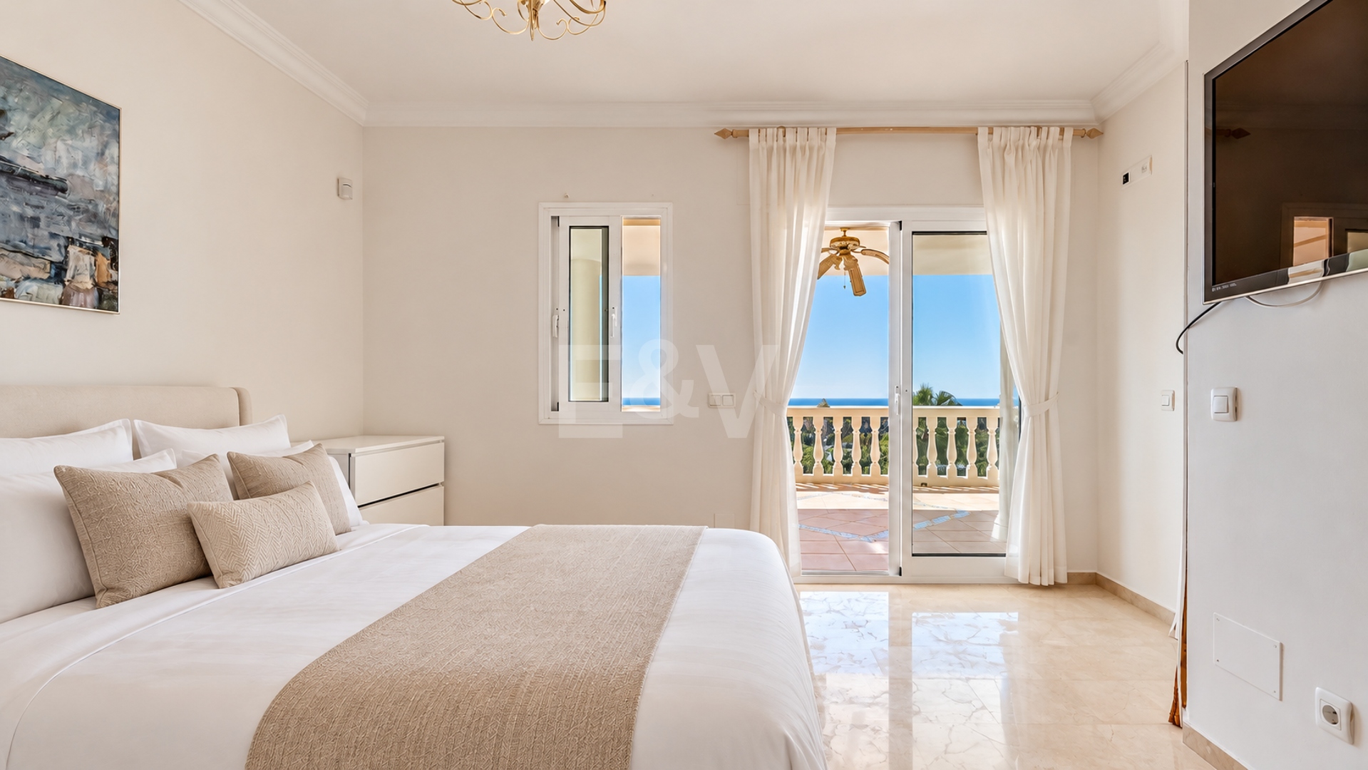 Villa med havsutsikt i Elviria
