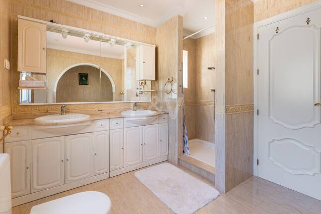 Villa with Sea Views in Elviria