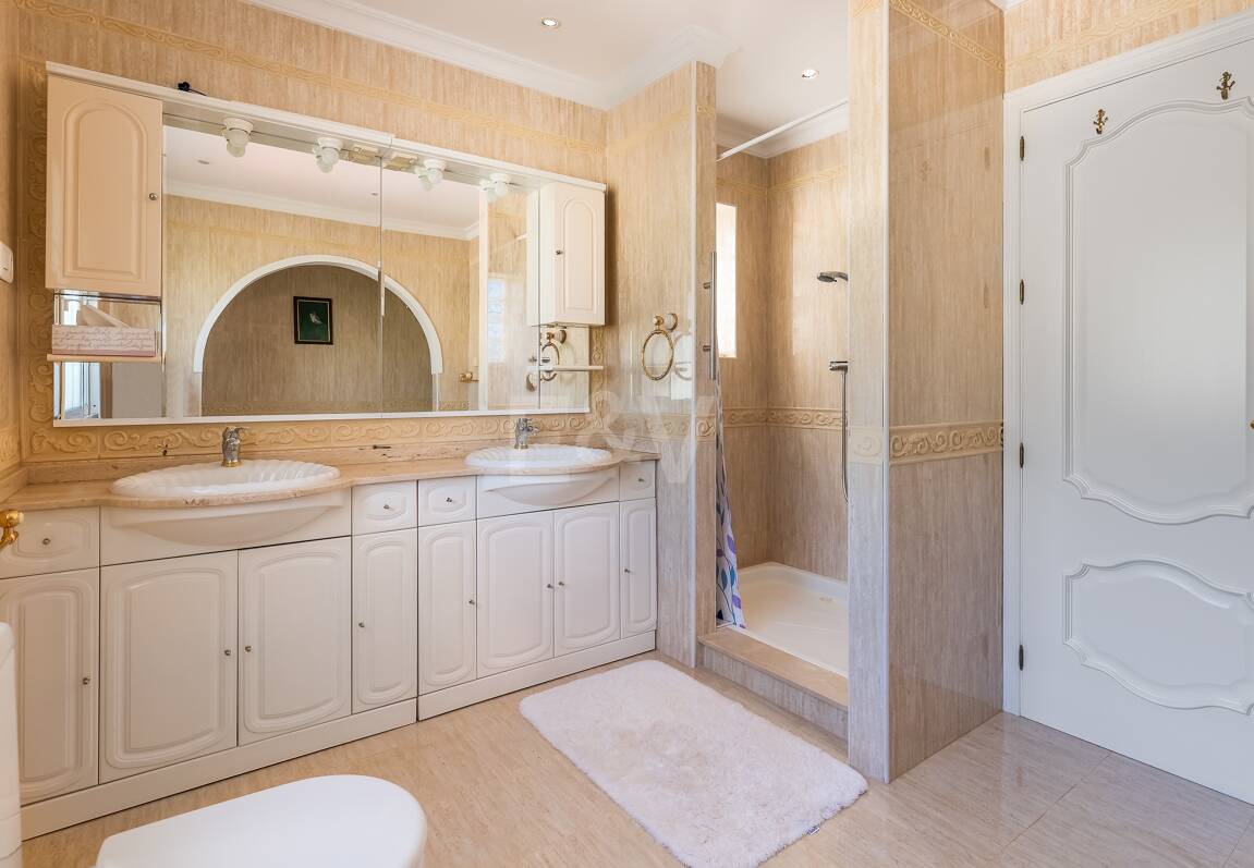 Villa with Sea Views in Elviria