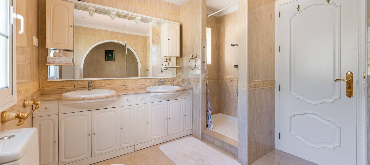 Villa with Sea Views in Elviria