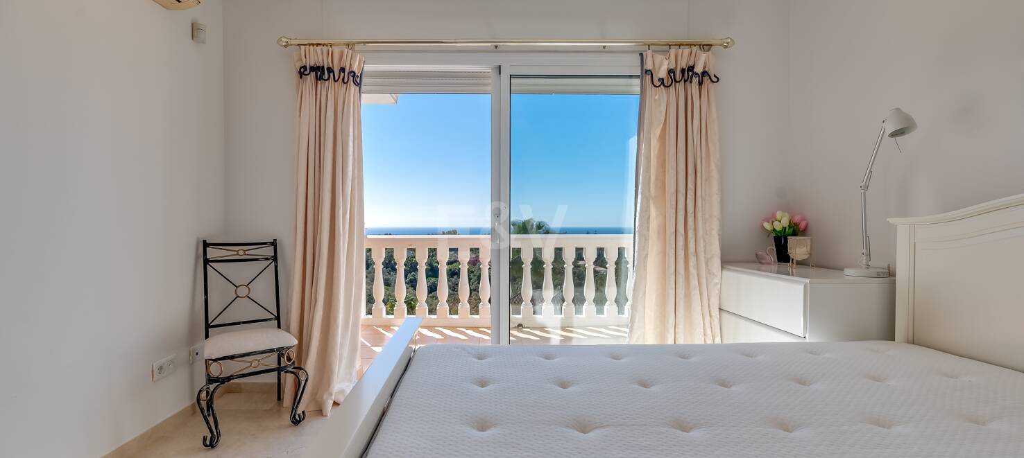 Villa with Sea Views in Elviria