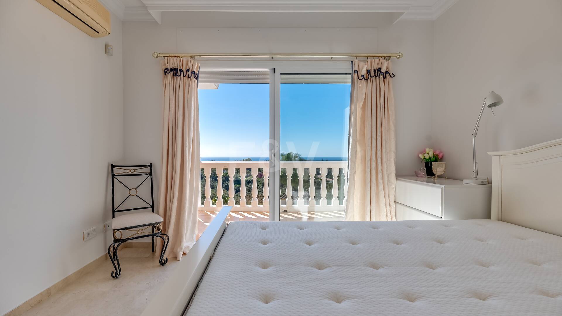 Villa with Sea Views in Elviria