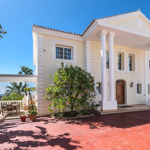 Villa with Sea Views in Elviria