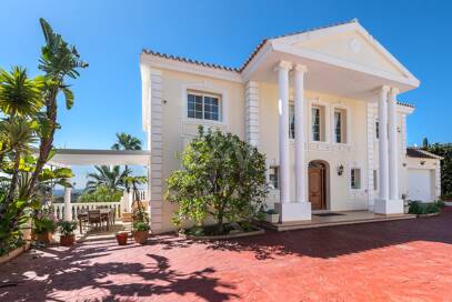 Villa with Sea Views in Elviria