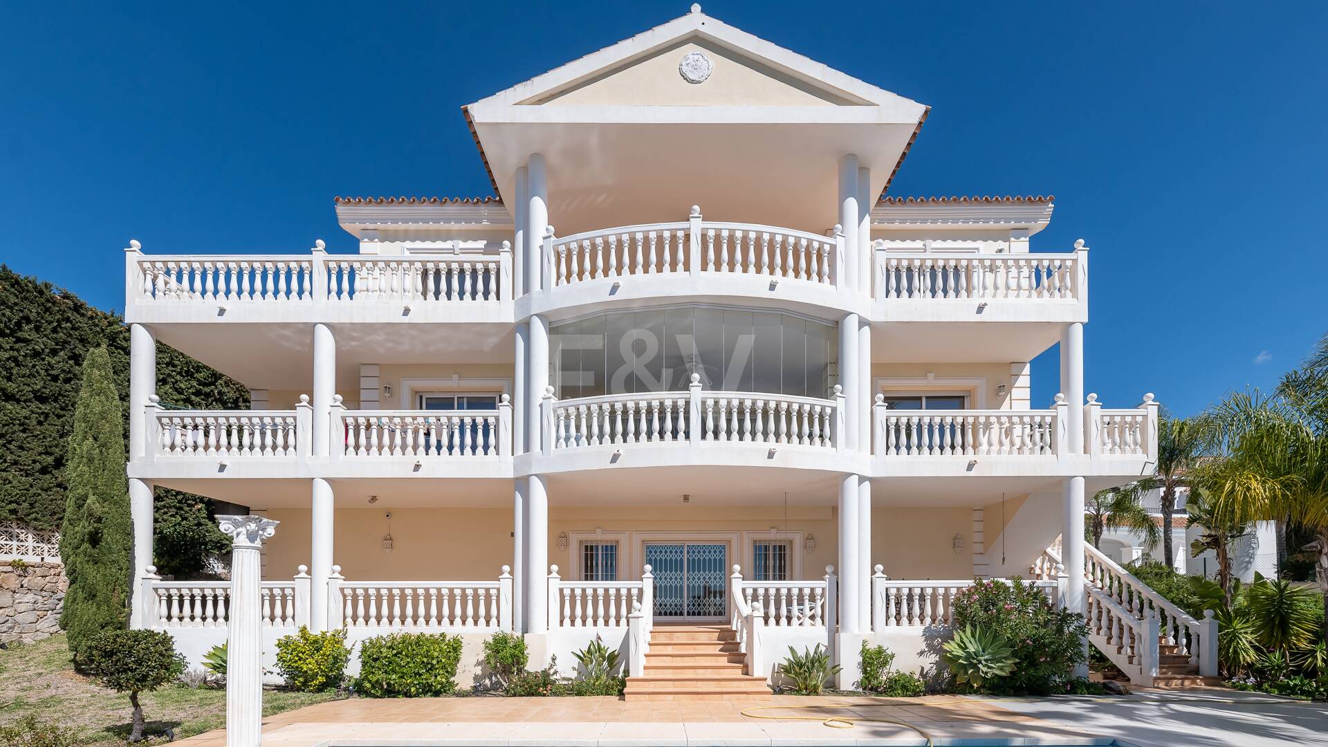 Villa with Sea Views in Elviria