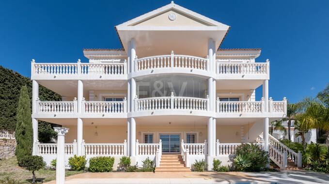 Villa with Sea Views in Elviria