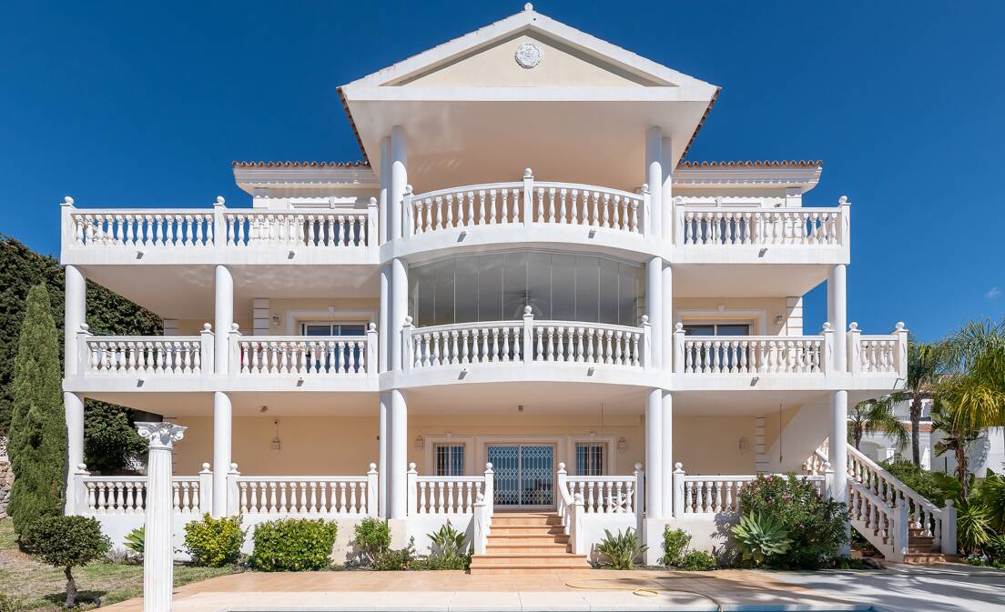 Villa med havsutsikt i Elviria