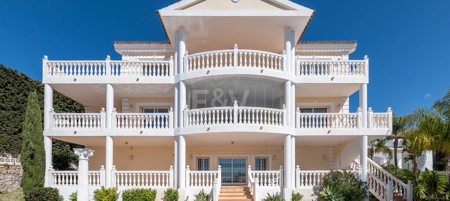 Villa with Sea Views in Elviria