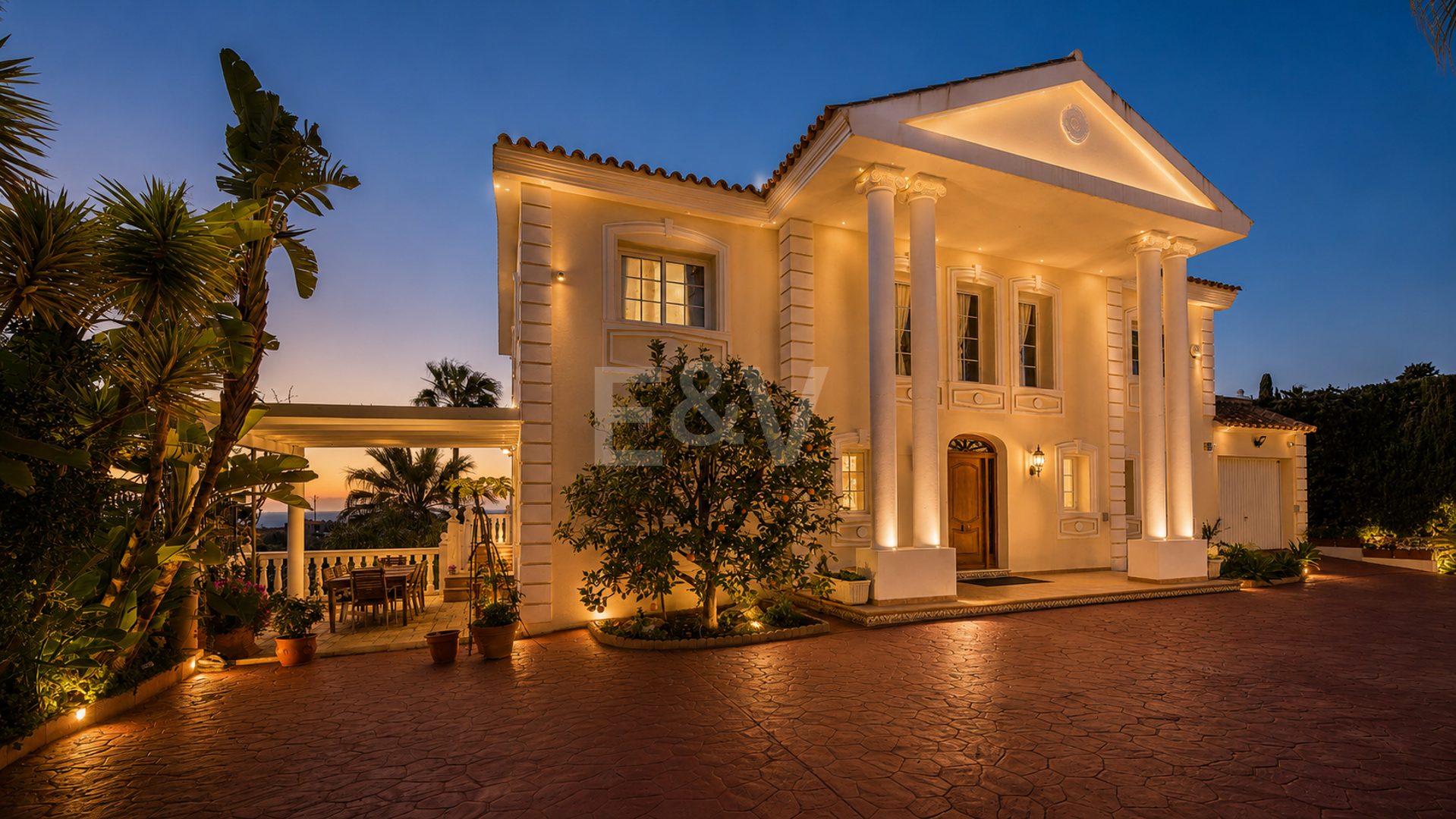 Villa med havsutsikt i Elviria