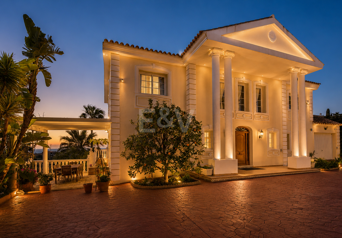 Villa med havsutsikt i Elviria