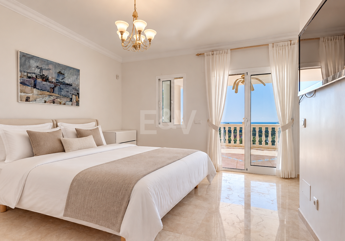 Villa med havsutsikt i Elviria