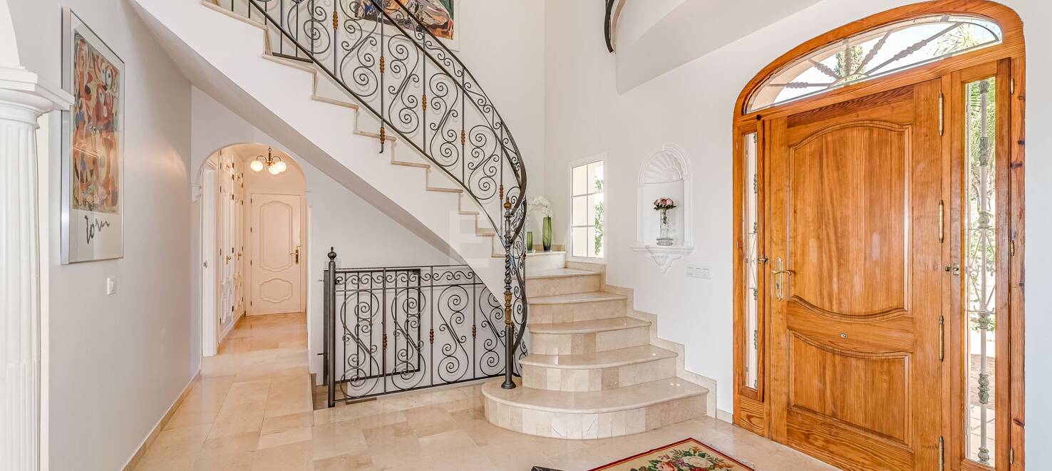 Villa with Sea Views in Elviria