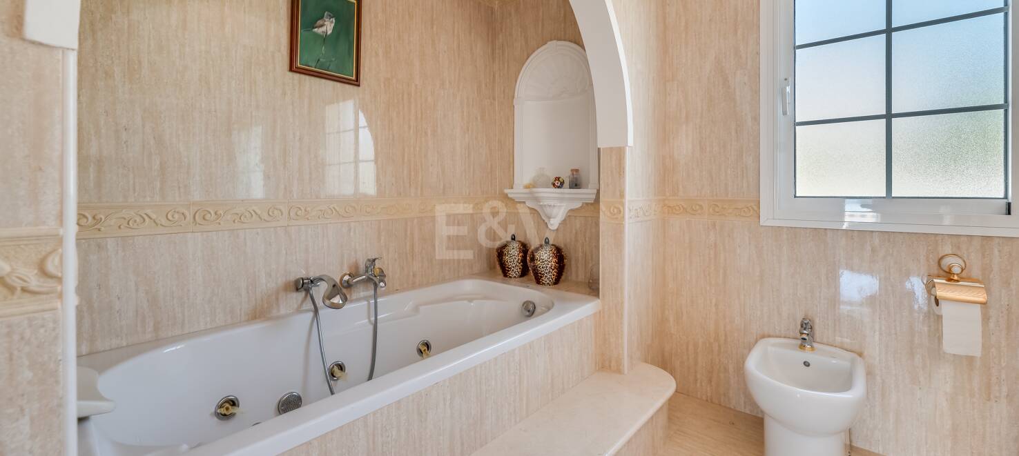 Villa with Sea Views in Elviria