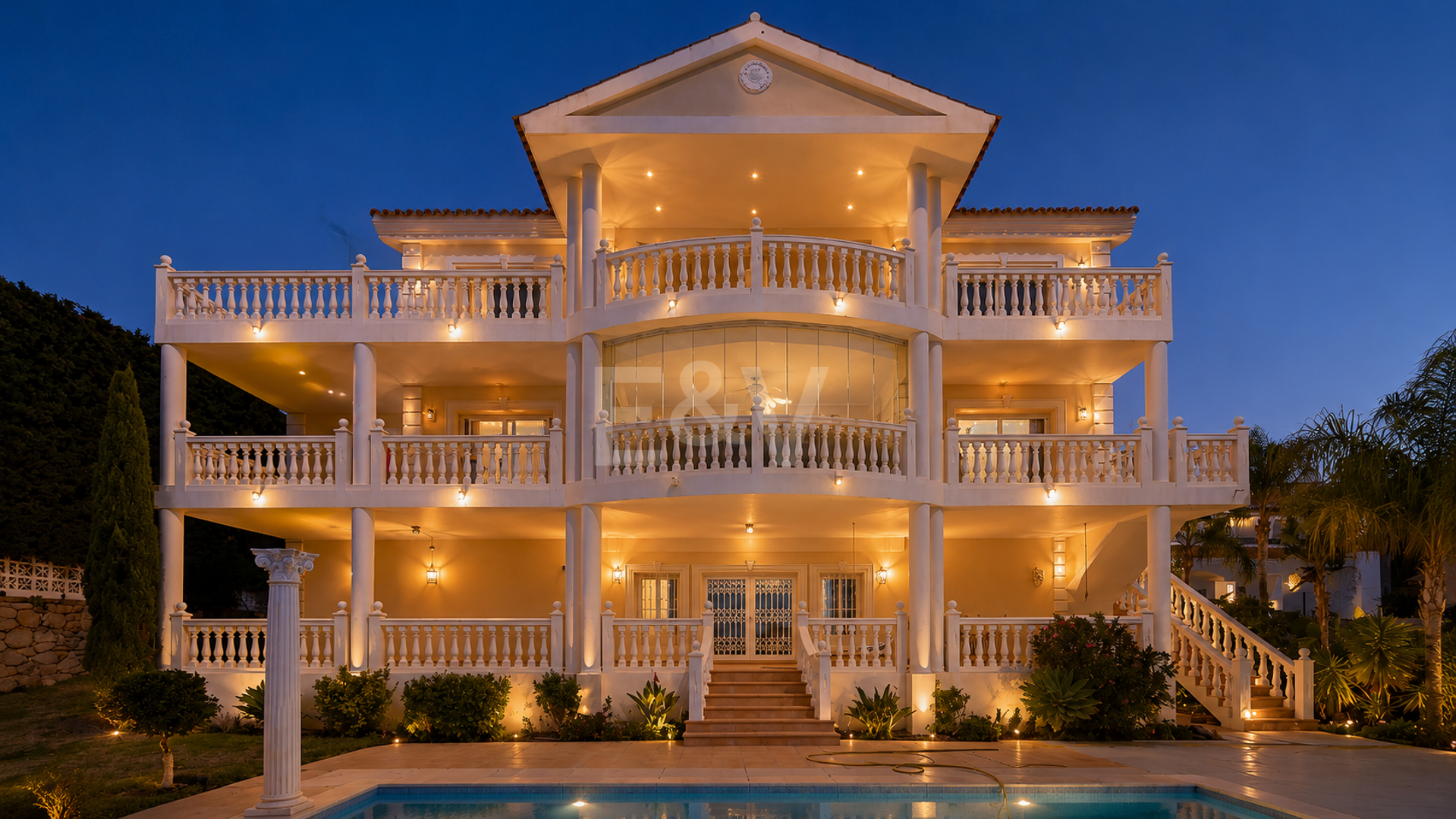Villa med havsutsikt i Elviria