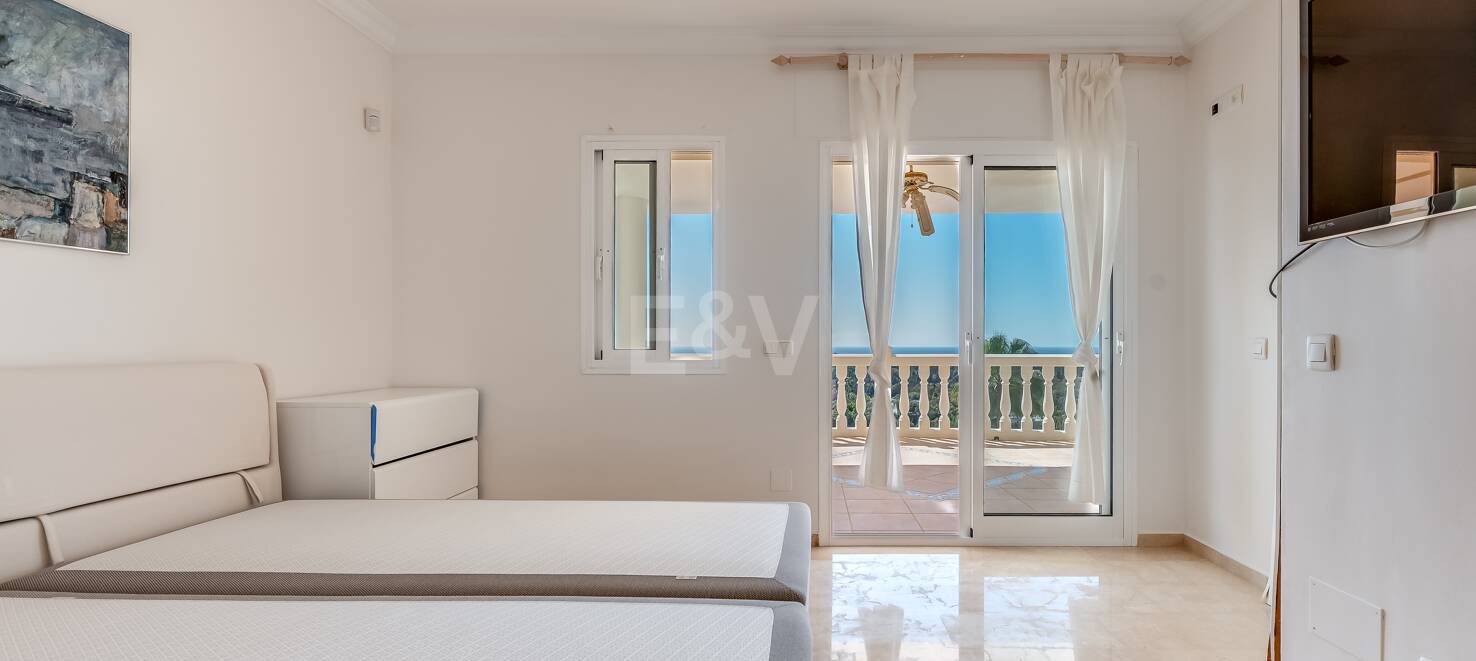 Villa with Sea Views in Elviria