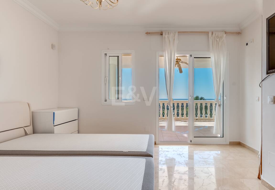 Villa with Sea Views in Elviria