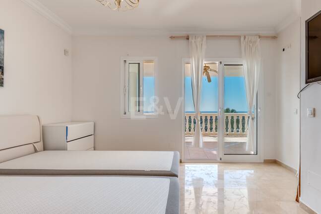 Villa with Sea Views in Elviria