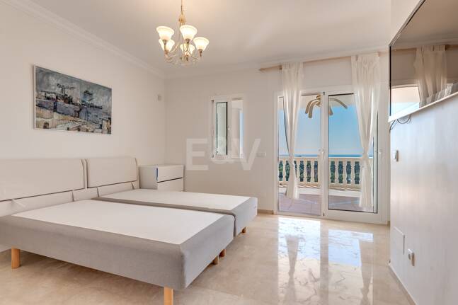 Villa with Sea Views in Elviria