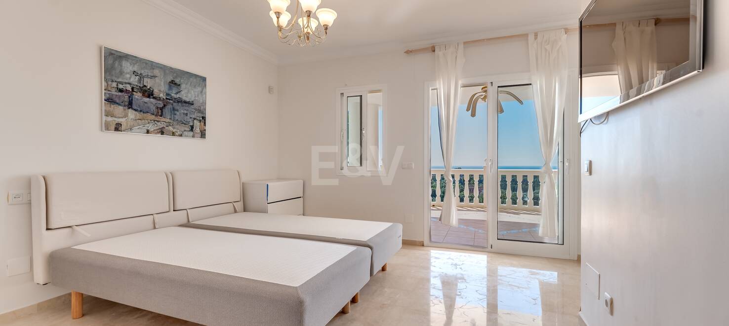 Villa with Sea Views in Elviria
