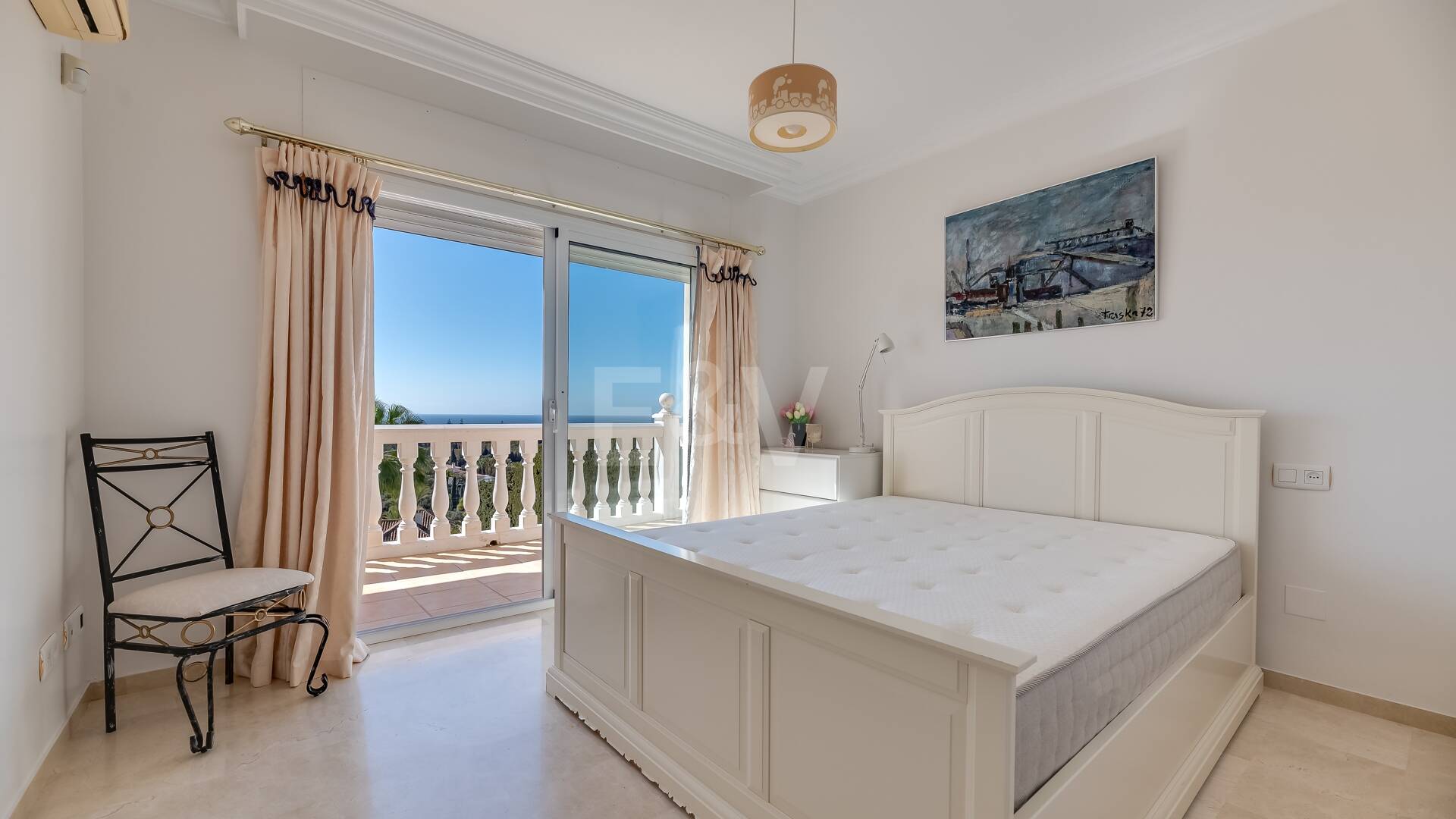 Villa with Sea Views in Elviria