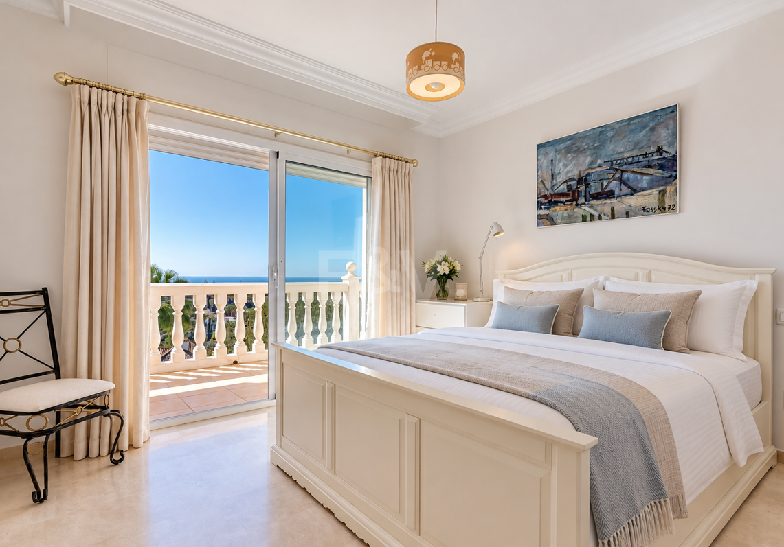 Villa med havsutsikt i Elviria