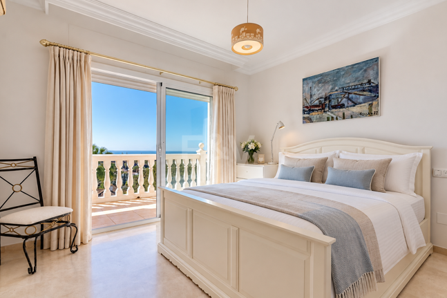 Villa med havsutsikt i Elviria