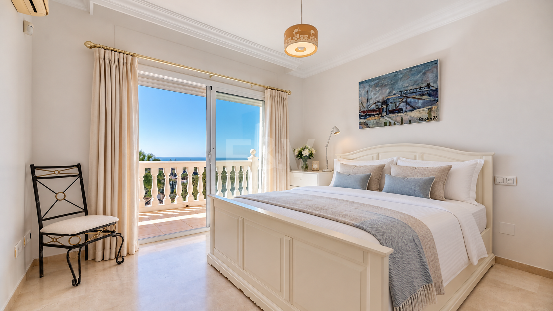 Villa med havsutsikt i Elviria