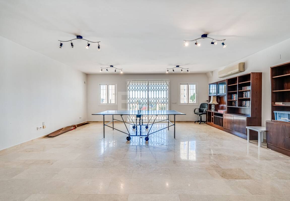 Villa with Sea Views in Elviria