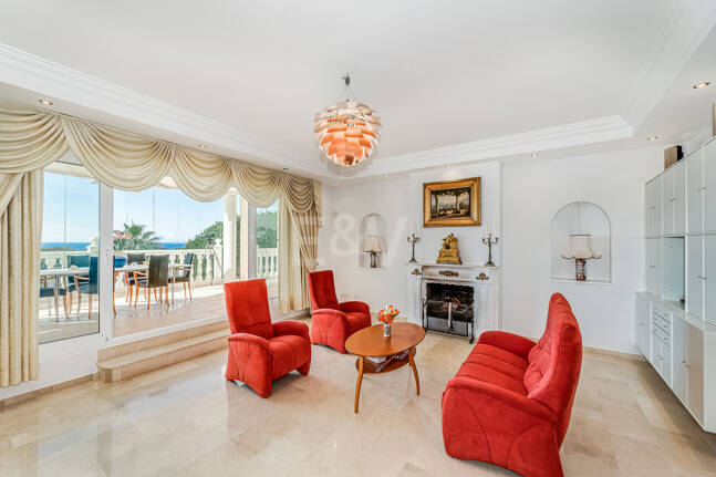Villa med havsutsikt i Elviria
