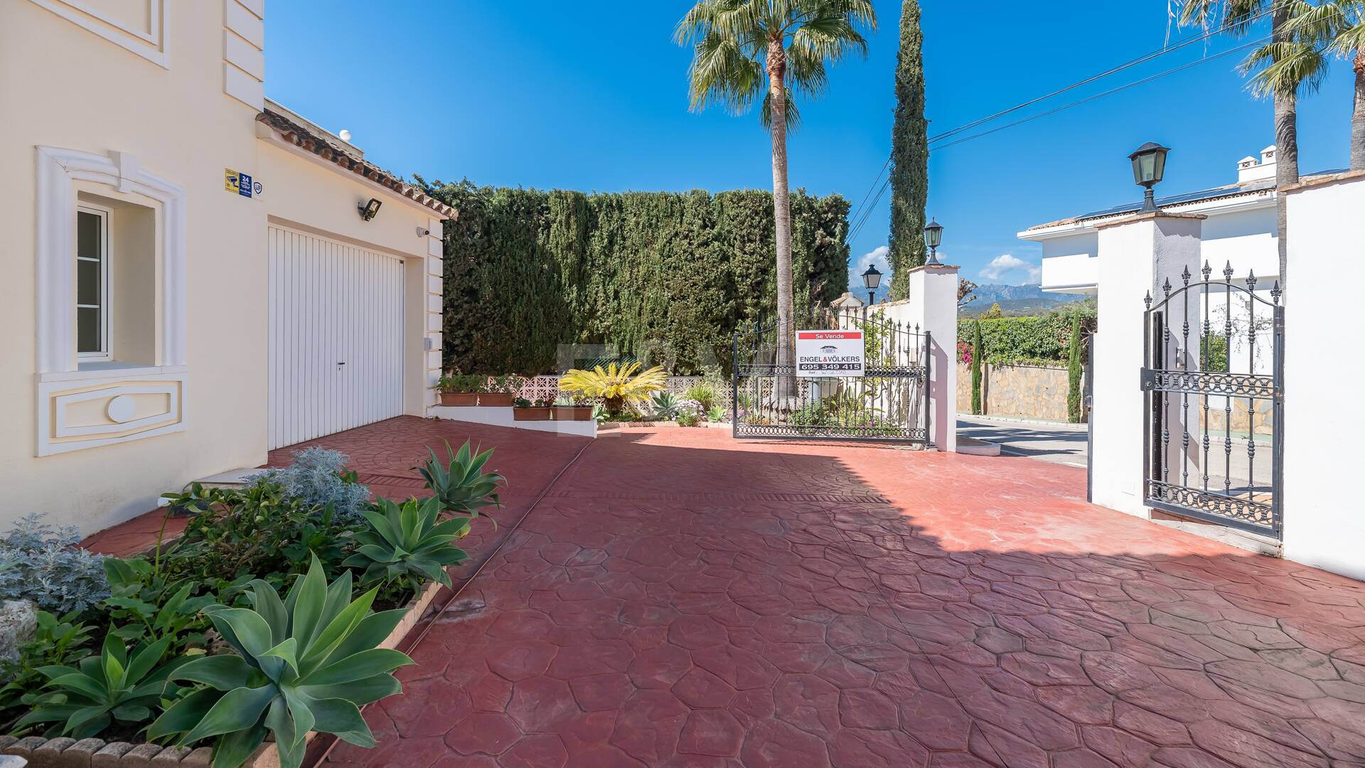 Villa with Sea Views in Elviria