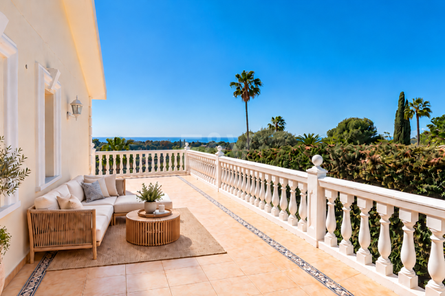 Villa med havsutsikt i Elviria