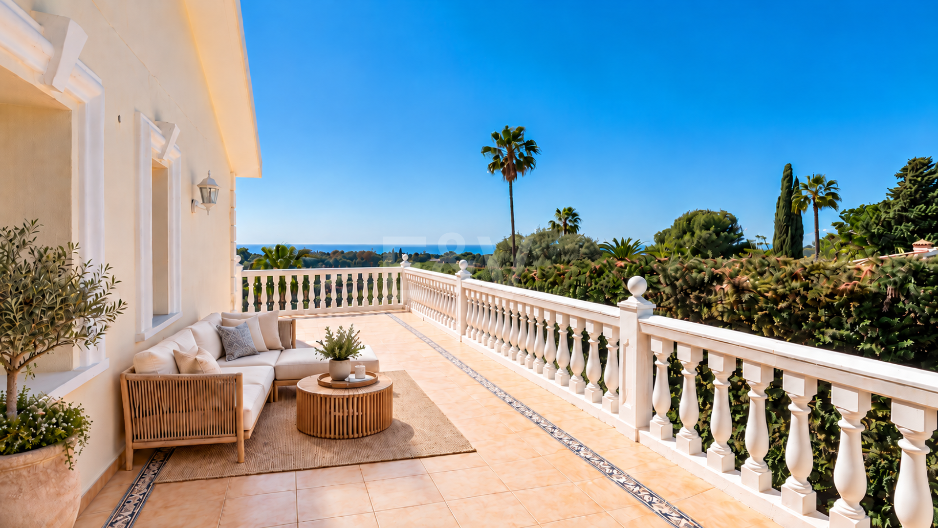 Villa med havsutsikt i Elviria