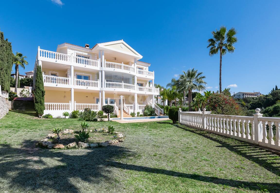 Villa with Sea Views in Elviria