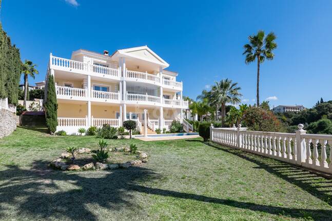 Villa with Sea Views in Elviria