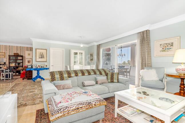 Guadalmina Frontline Golf rymlig lägenhet med havsutsikt.