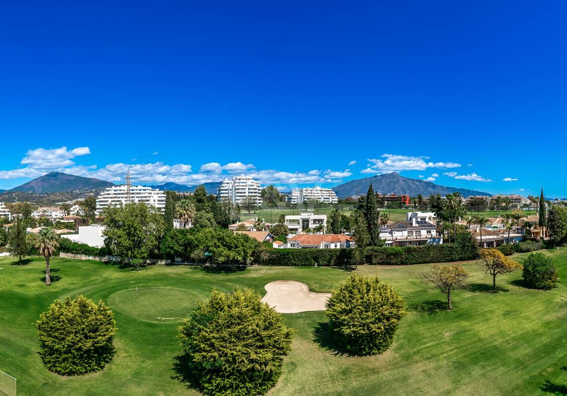 Guadalmina Frontline Golf Spacious Apartment with Sea Views.