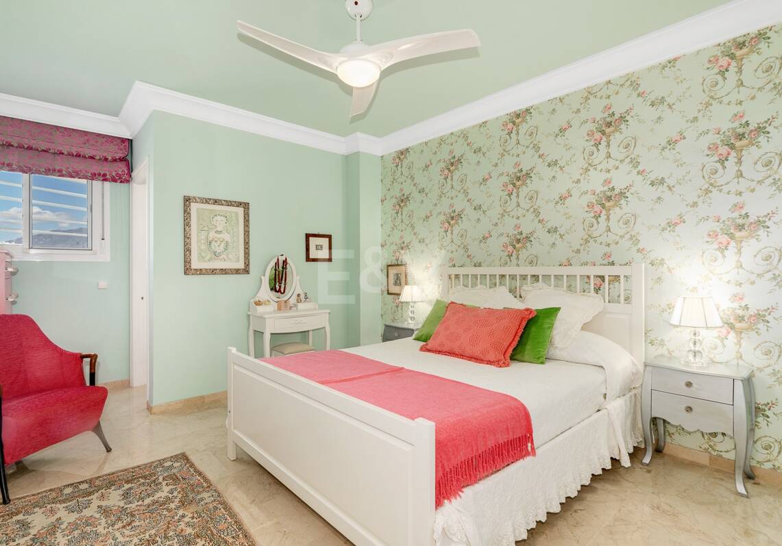 Guadalmina Frontline Golf Spacious Apartment with Sea Views.