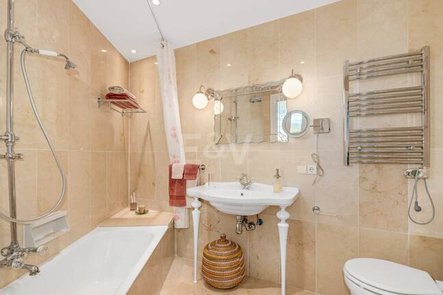 Guadalmina Frontline Golf rymlig lägenhet med havsutsikt.