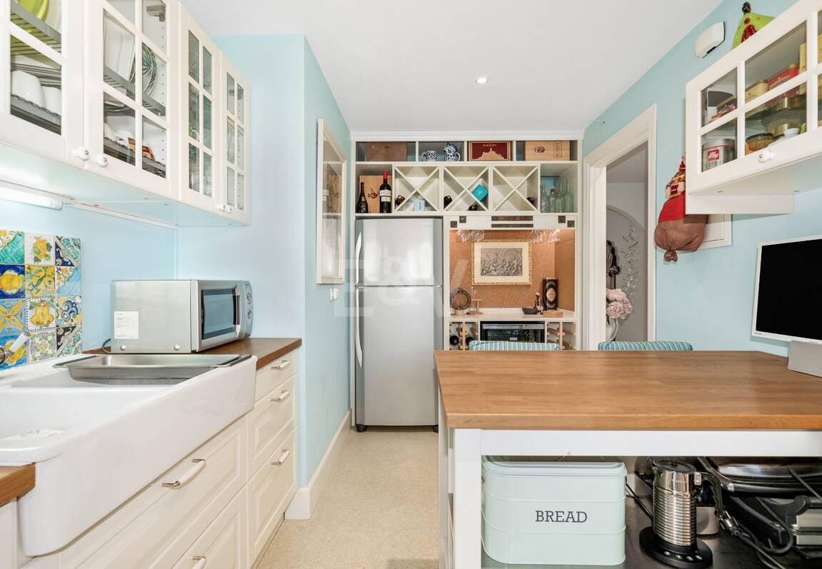 Guadalmina Frontline Golf rymlig lägenhet med havsutsikt.