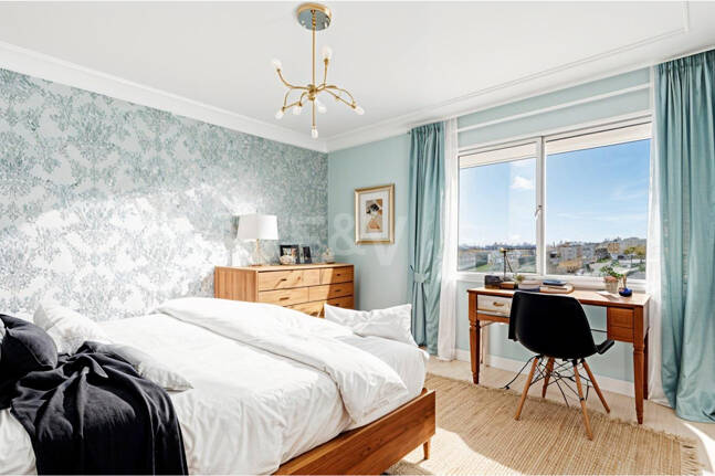 Guadalmina Frontline Golf rymlig lägenhet med havsutsikt.